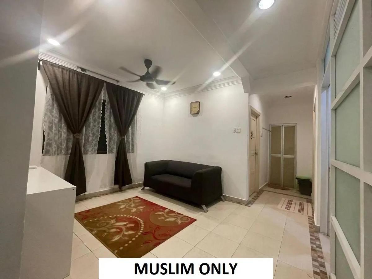 Homestay Laman Nuri, Kota Damansara Петалинг-Джая Экстерьер фото