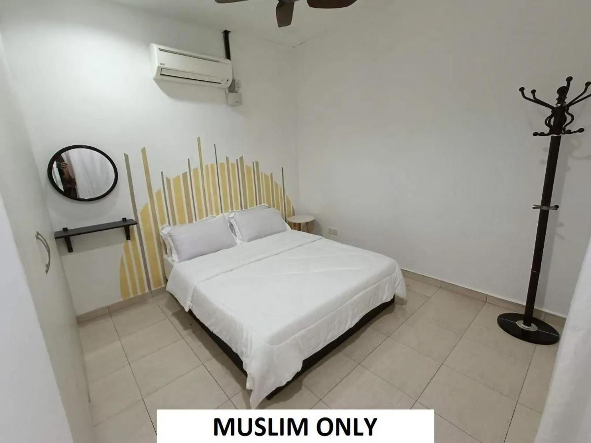 Homestay Laman Nuri, Kota Damansara Петалинг-Джая Экстерьер фото