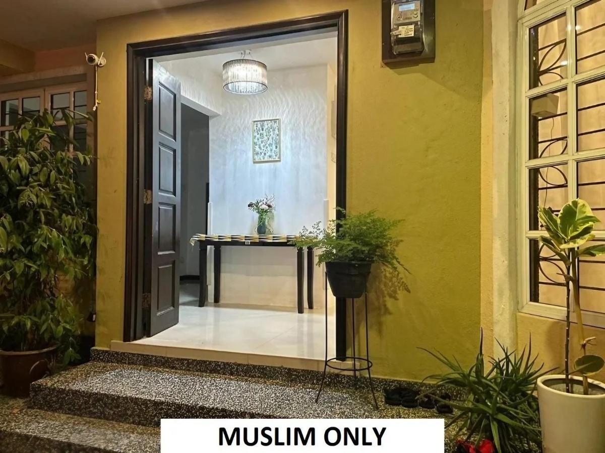 Homestay Laman Nuri, Kota Damansara Петалинг-Джая Экстерьер фото