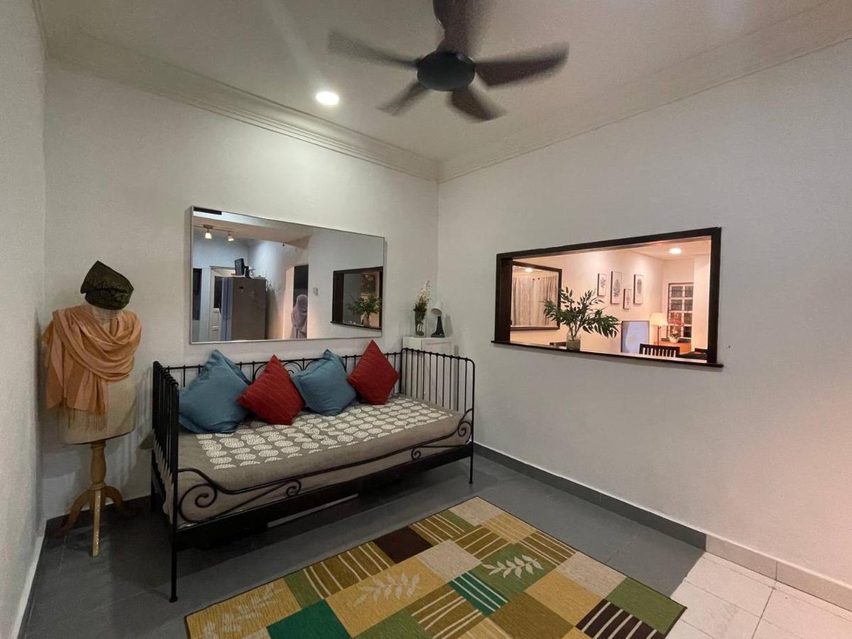 Homestay Laman Nuri, Kota Damansara Петалинг-Джая Экстерьер фото
