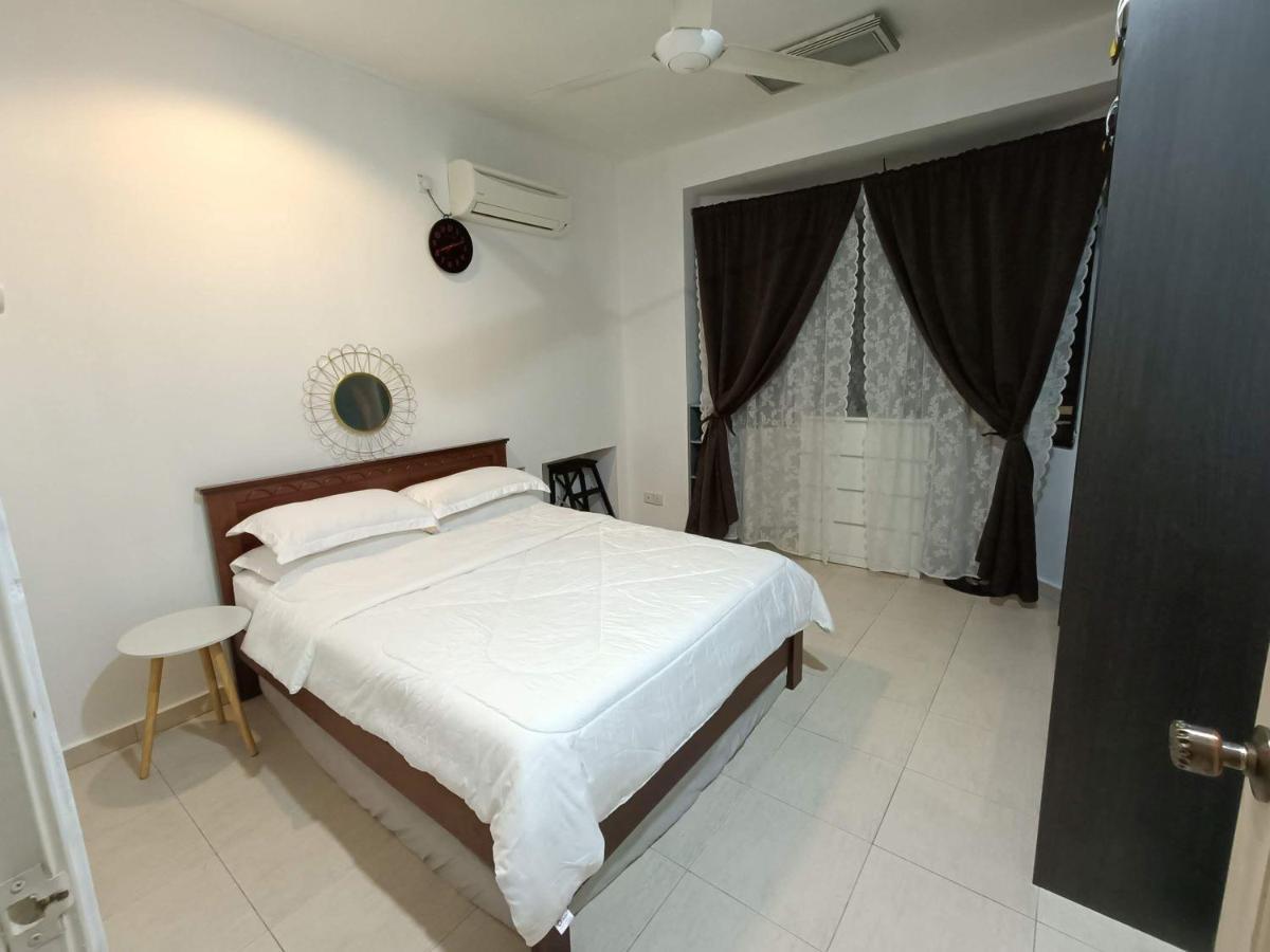 Homestay Laman Nuri, Kota Damansara Петалинг-Джая Экстерьер фото
