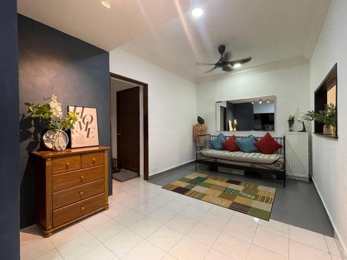 Homestay Laman Nuri, Kota Damansara Петалинг-Джая Экстерьер фото