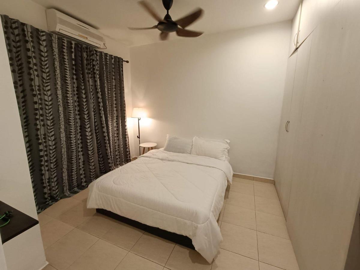 Homestay Laman Nuri, Kota Damansara Петалинг-Джая Экстерьер фото