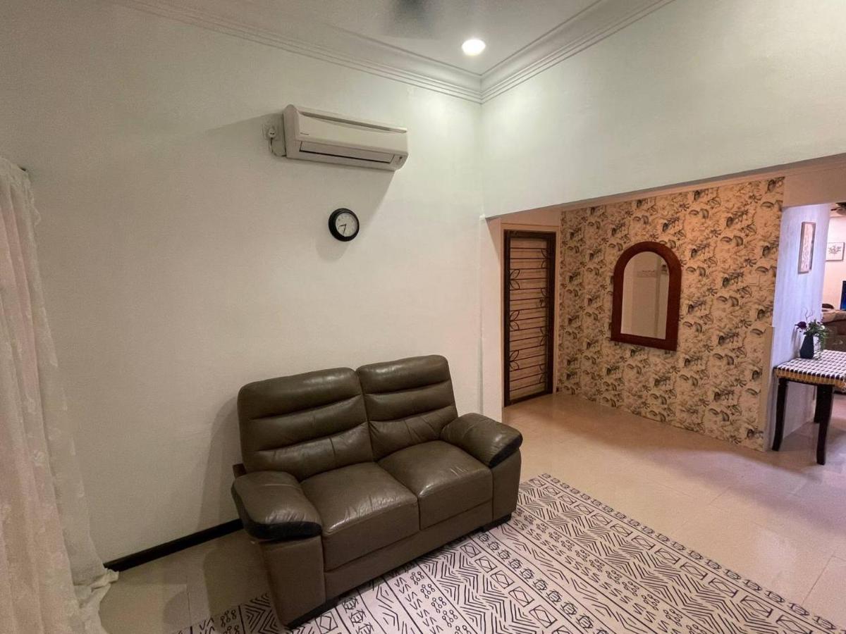 Homestay Laman Nuri, Kota Damansara Петалинг-Джая Экстерьер фото