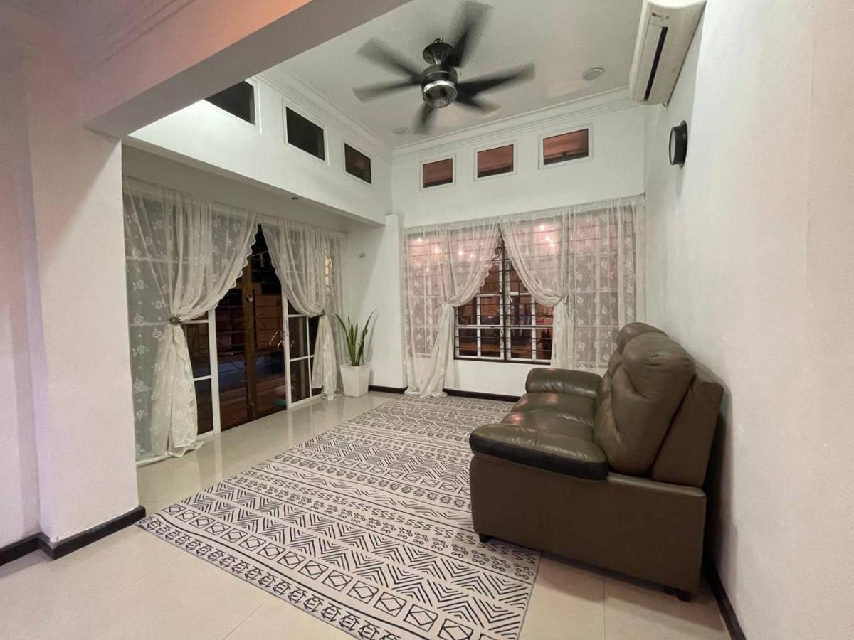 Homestay Laman Nuri, Kota Damansara Петалинг-Джая Экстерьер фото